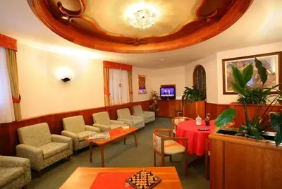 a lobby with a bar and a waiting room at Hotel Fiorenza in Campitello di Fassa