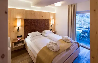a hotel room with a large bed and a window at Residence St Konstantin in Fiè