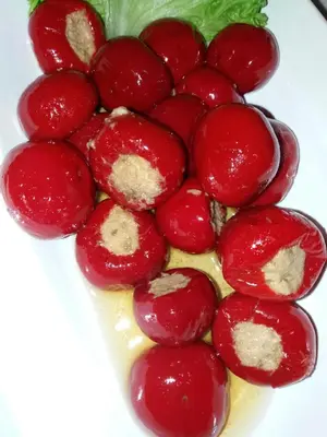 a white plate with a bunch of red beets at B&B - Apartments Sunnwies in Marlengo