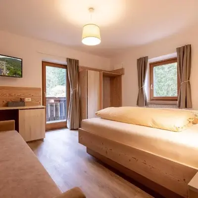 SAN PIETRO DOLOMITI Small Budget Hotel