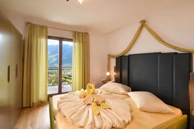 a bedroom with a bed with a bunch of bananas on it at Residence Boutique Sonne in Schenna
