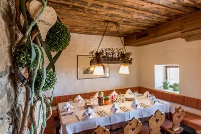 a dining room with a table and chairs at Hotel Ansitz Kematen ***S in Collalbo