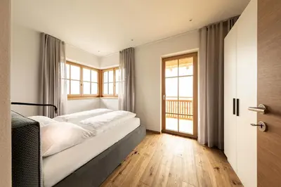 a bedroom with a bed and a window at Mederle Hof in Appiano sulla Strada del Vino