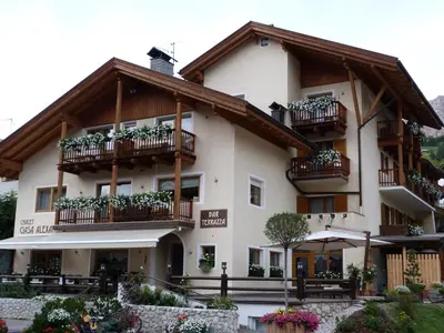 a bedroom with a large bed with a wooden ceiling at Chalet Ciasa Alexander in San Cassiano
