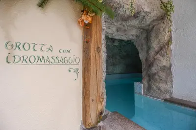 a sign on the side of a building at Hotel El Laresh in Moena