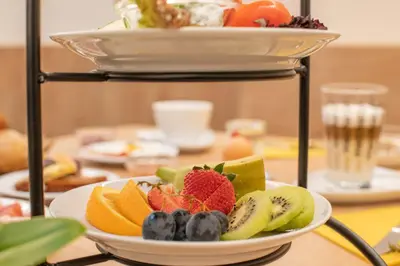 a bowl of fruit on a table with a plate at Rebenheim in Termeno