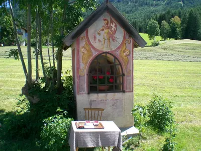 a small play house with a table in a field at Tomasoethof in Castelrotto