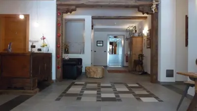 a hallway with a checkered floor in a room at Residence Prapoz in Ortisei