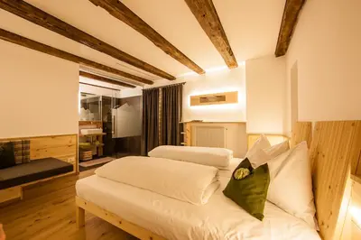 a bedroom with two beds in a room at Hotel Restaurant Waldbichl in Verano