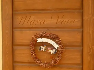 a wreath on a wooden door with a mess hall sign at Maso Vaia in Cavalese