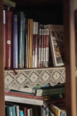a book shelf filled with lots of books at Gasthof Kohlern 1130 m in Bolzano