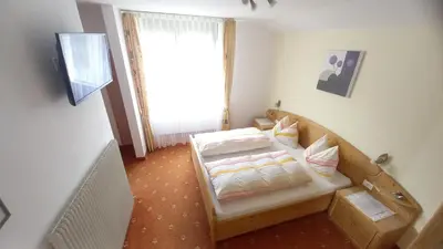 a small room with a bed and a window at Garni Meinrad in Ora/Auer
