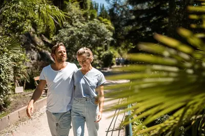 a man and a woman walking down a path at Hotel Hanswirt in Rablà