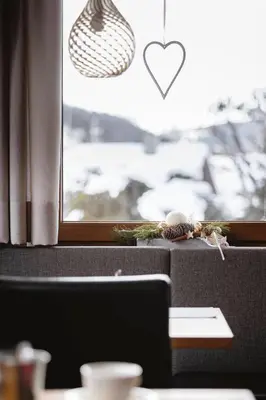 a window with a heart drawn on the glass at Garni Charlotte in Selva di Val Gardena