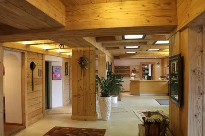 a large hallway with wooden ceilings and wooden walls at Hotel Serena in Badia