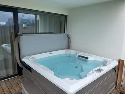 a jacuzzi tub in a room with a window at Anger living in Laion