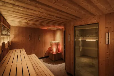 a wooden room with a bench and a lamp at Pensione Camoscio in La Villa