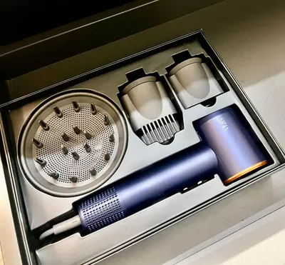 a box with a hair brush and a hair dryer at Life Studio & City Bike in Bolzano