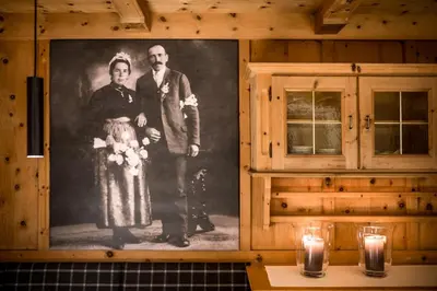 a picture of a man and a woman on a wall at Hotel Des Alpes in La Villa