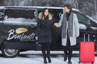 a man and a woman standing in front of a van at Bonfanti Design Hotel in Chienes