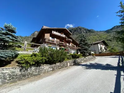 a building on the side of a road at Hotel Camoscio in Rocca Pietore