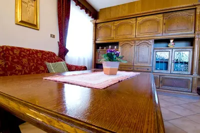 a living room with a wooden table and a couch at Sonnen Residence in Collalbo