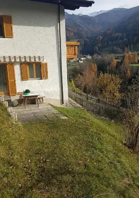 a house with a picnic table in front of it at Temblhof in Vipiteno
