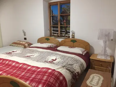 a bedroom with two beds and a window at Casa Sicina in Sicina