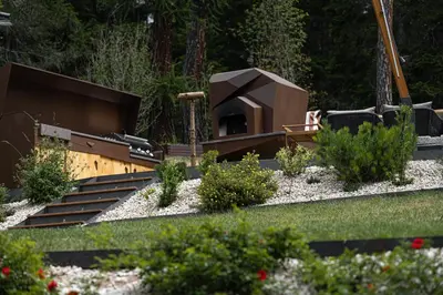 a garden with a wood fired oven in the yard at Cain Comfort Chalet in Fondo