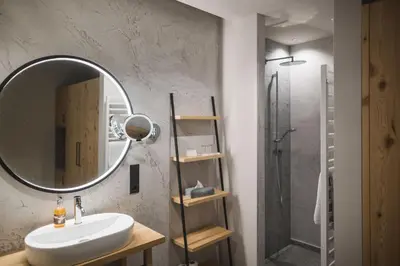 a bathroom with a mirror and a sink and a shower at Autentis in Rasùn di Sotto