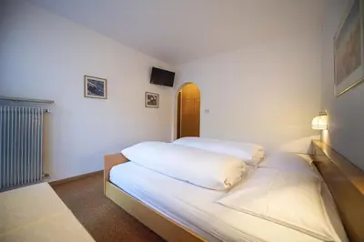 two beds in a room with white sheets at Alara in Bulla
