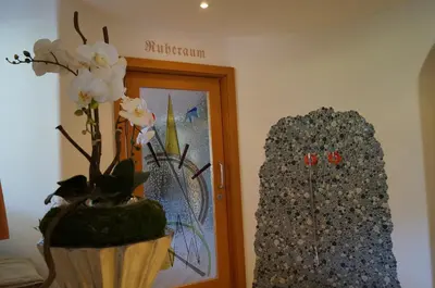 a room with a vase with flowers in it at Hotel Laurin in Tires