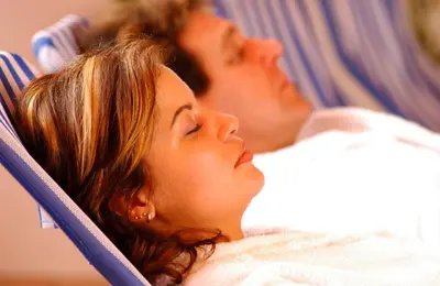a man and woman laying in a hospital bed at Hotel Laurin in Tires