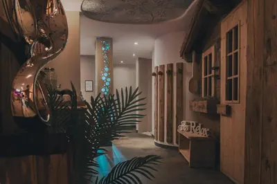 a hallway with a plant in a room at Alpine Refuge Villa Adler in San Vigilio Di Marebbe
