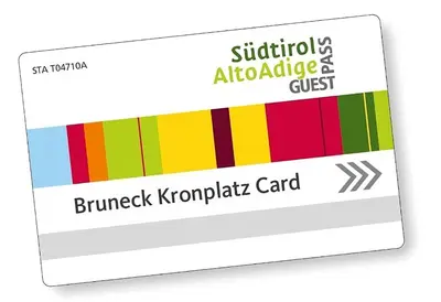 a card with a rainbow color barcode with the student autoclave guest label at App. Tamanhof in San Giorgio