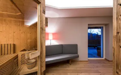a living room with a couch and a window at Naturhotel Waldheim in Anterivo