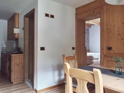 a bathroom with a wooden desk with a towel on a chair at B&B Mia Majon in Canazei