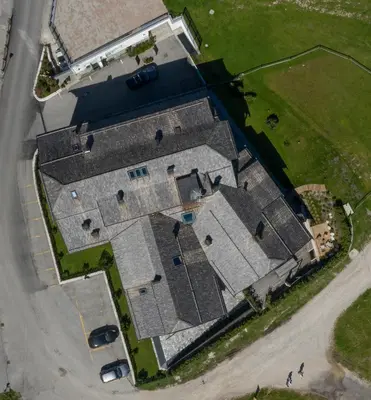 an overhead view of a large house with a driveway at Nei Y Suredl NeveSole in Corvara in Badia