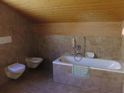 a bathroom with a bath tub and a toilet at Garni An der Leit in Lagundo