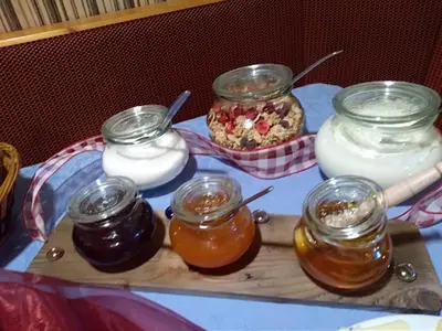 a tray with four jars of honey on a table at Zimmer - Hinterwalderhof in Mühlbach