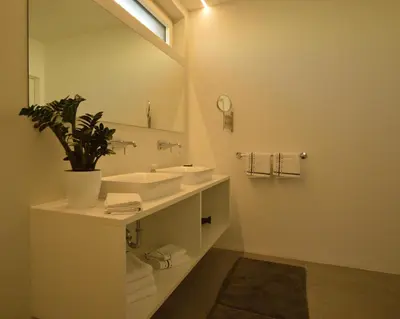 a bathroom with two sinks and a large mirror at Family Apartment Julia in Termeno