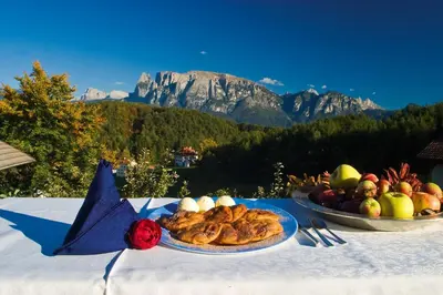 a table with two plates of food on a table at Hotel Dolomitenblick in Collalbo