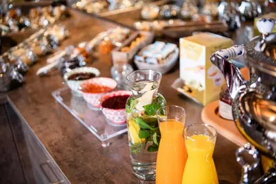a counter with two glasses of orange juice at Raschötzhof in Funes
