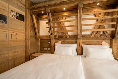 a bedroom in a log cabin with a bed at Agriturismo Malga Piè in Soraga