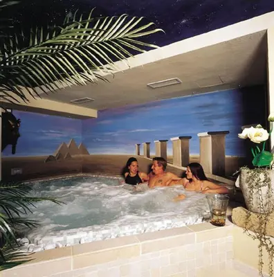 a group of people in a jacuzzi tub at Park Hotel Arnica in Falcade