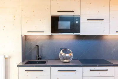 a kitchen with a sink and a microwave at Residence Bosco Verde in San Cassiano
