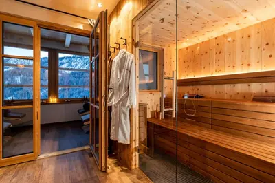 a sauna with a glass shower in a room at Chalets 4 Sorus & Apartments La Villetta in Colfosco
