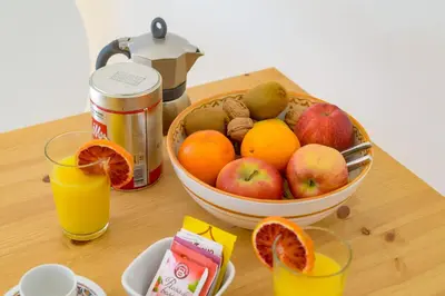 a table with a bowl of fruit and a bowl of oranges at Apartment Le rose di Marianne - sud in Varna