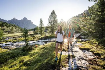 two girls walking on a trail in the mountains at Hotel Elisabeth in Chienes