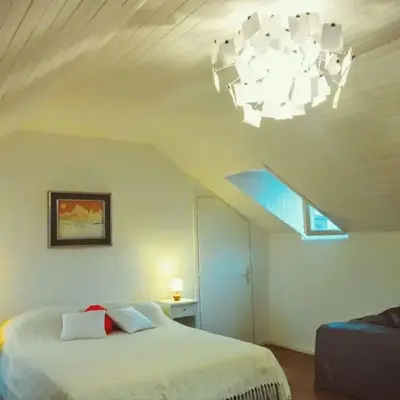 Ugo Art Lodge Bright